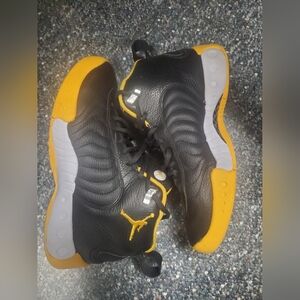 Jordan jumpman pro black and gold size 8 shoes